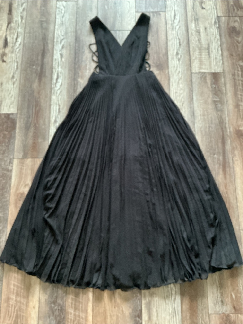NWT Fame & Partners V Neck Cross Back Pleated Maxi Dress Black Size 6